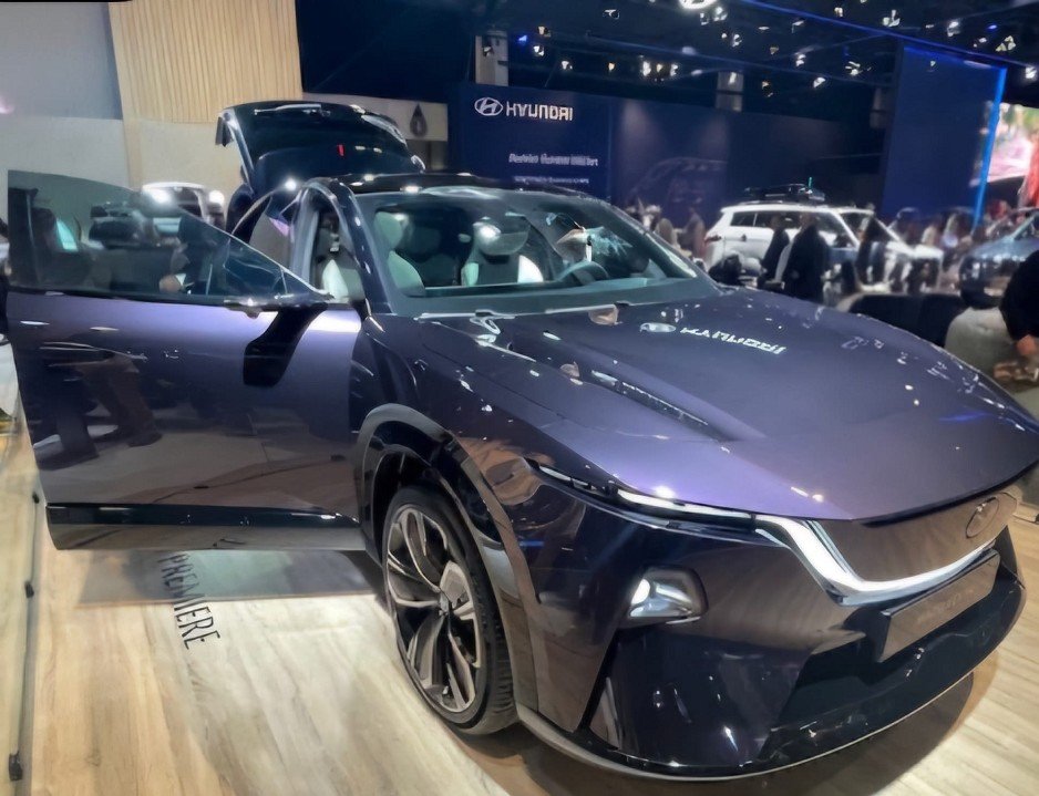 Fahrzeugabbildung Mazda CX-6e EV-258 Takumi Plus DIGI. SPIEGEL 21' PANO
