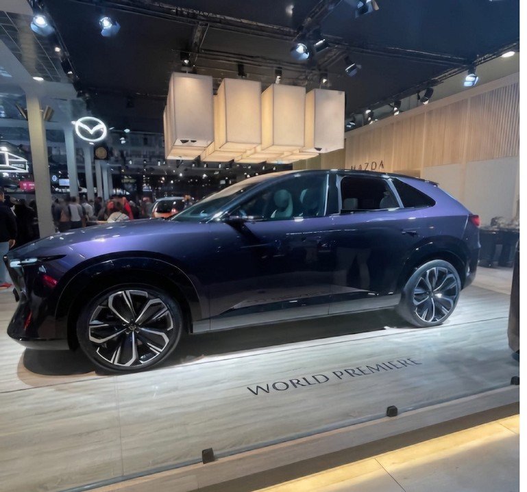 Fahrzeugabbildung Mazda CX-6e EV-258 Takumi Plus DIGI. SPIEGEL 21' PANO