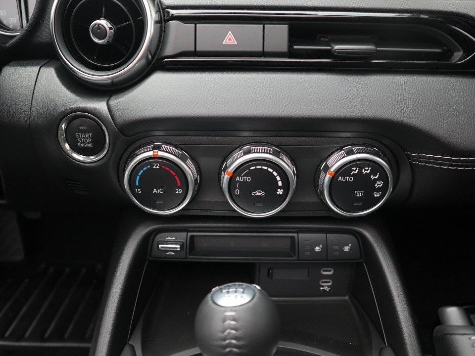 Fahrzeugabbildung Mazda MX-5 2026 RF RHT G-132 Exclusive-Line LEDER MATRIX BOSE RFK SHZ