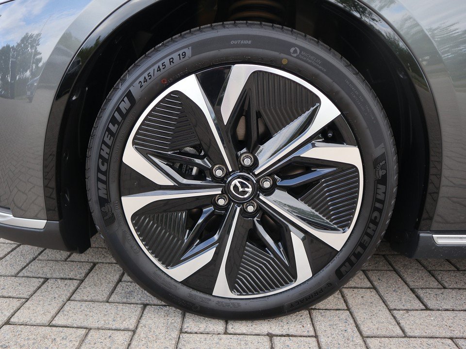 Fahrzeugabbildung Mazda 6e Takumi Plus EV-258 *Aktion* ELEKTRO TEIL-NAPPA PANO NAVI ACAA 360°