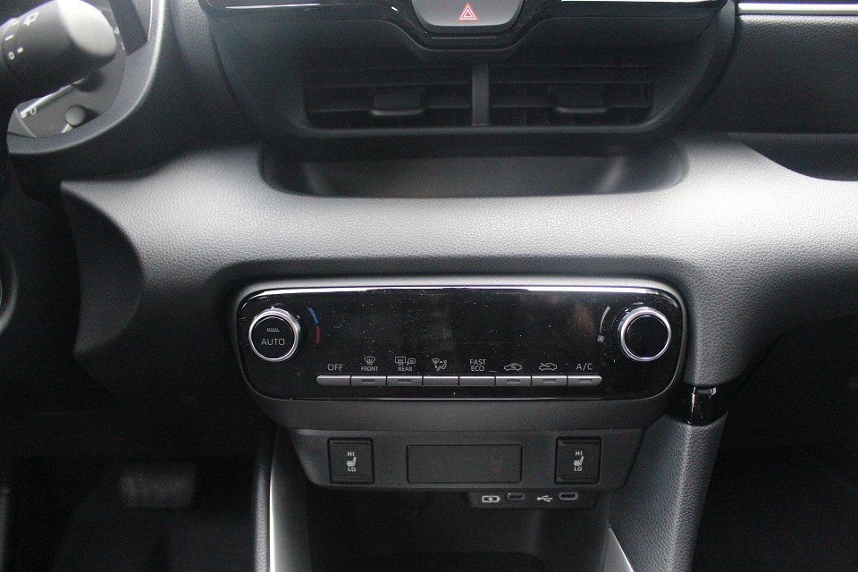 Fahrzeugabbildung Mazda 2 Hybrid 1.5L VVT-i 116 PS CVT Centre-Line *Sofort*Aktion* ALU ACAA RFK MRCC