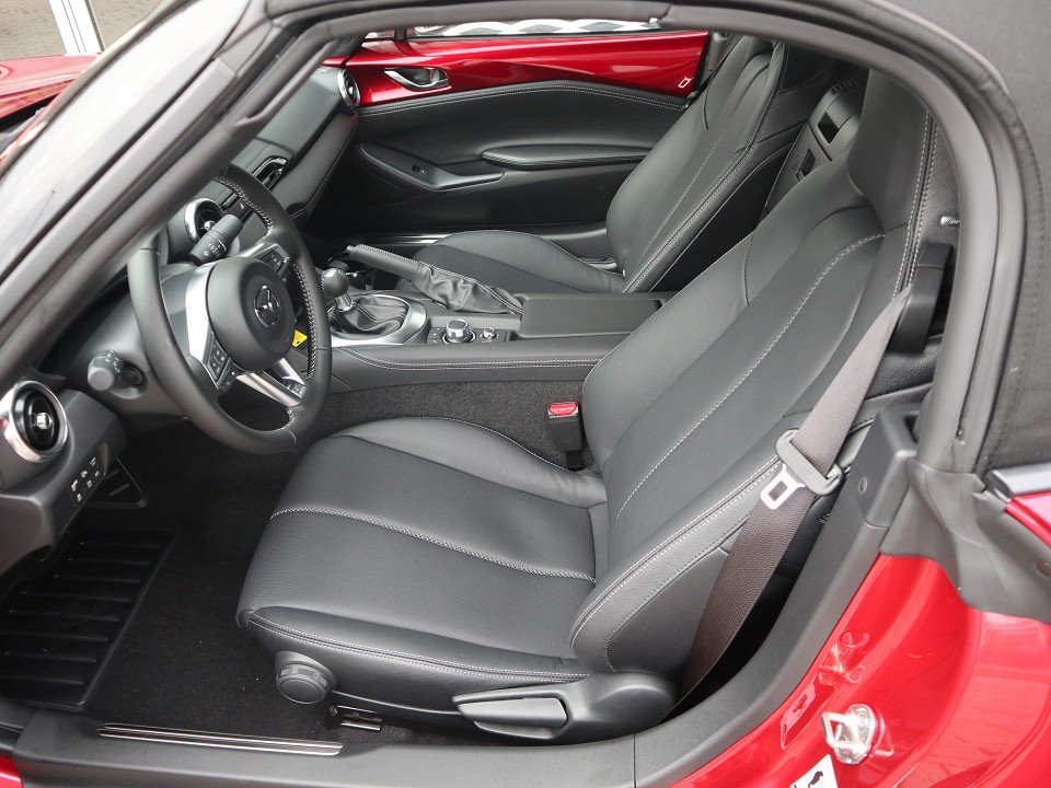 Fahrzeugabbildung Mazda MX-5 2026 G-132 Exclusive-Line LEDER MATRIX BOSE RFK SHZ