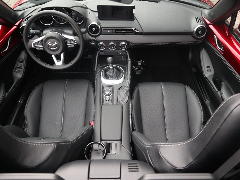 Fahrzeugabbildung Mazda MX-5 2026 G-132 Exclusive-Line LEDER MATRIX BOSE RFK SHZ