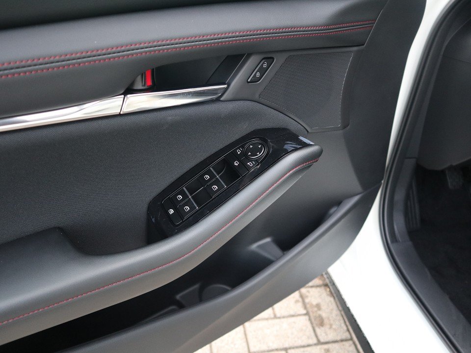 Fahrzeugabbildung Mazda 3 2027 M-Hybrid G-140 Homura *Aktion* NAVI ACAA SHZ HUD RFK VOLL-LED