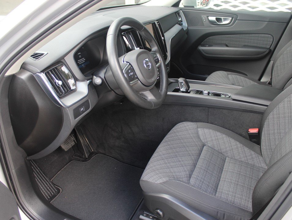Fahrzeugabbildung Volvo XC-60 M-Hybrid B4 AT Core AHK NAVI ACAA SHZ LED RFK