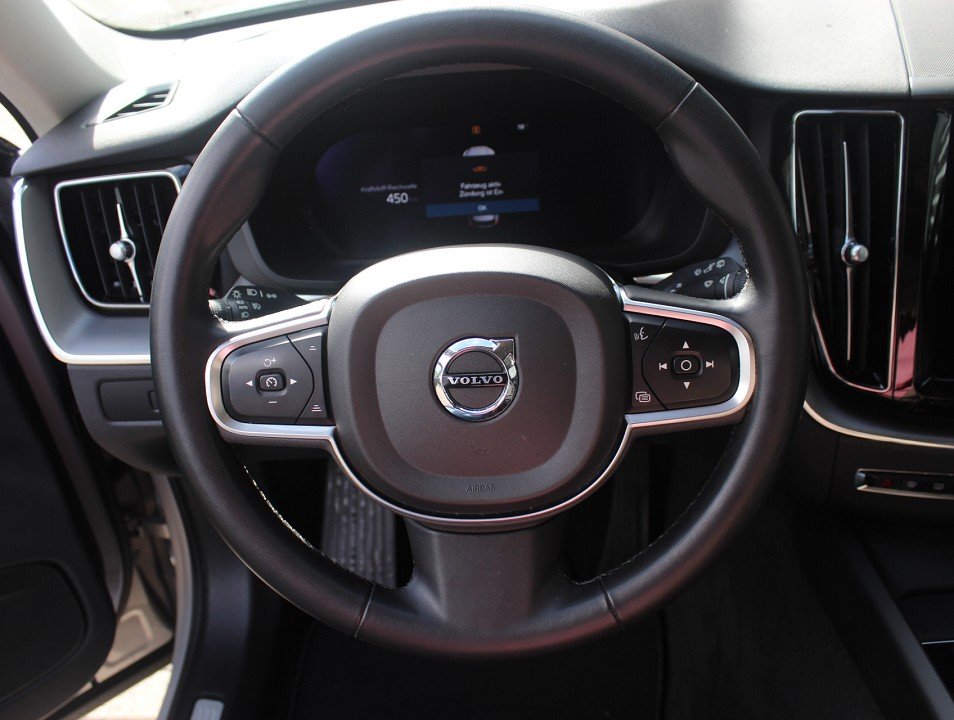 Fahrzeugabbildung Volvo XC-60 M-Hybrid B4 AT Core AHK NAVI ACAA SHZ LED RFK