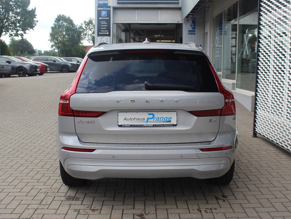 Fahrzeugabbildung Volvo XC-60 M-Hybrid B4 AT Core AHK NAVI ACAA SHZ LED RFK