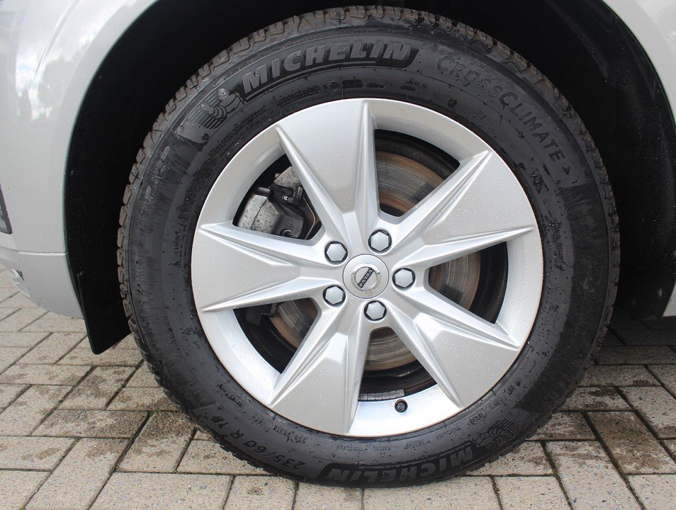 Fahrzeugabbildung Volvo XC-60 M-Hybrid B4 AT Core AHK NAVI ACAA SHZ LED RFK