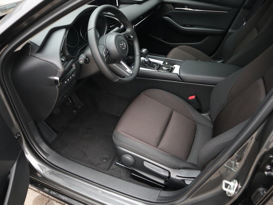 Fahrzeugabbildung Mazda 3 FB 2027 M-Hybrid G-140 Centre-Line *Aktion* NAVI ACAA Voll-LED SHZ HUD RFK