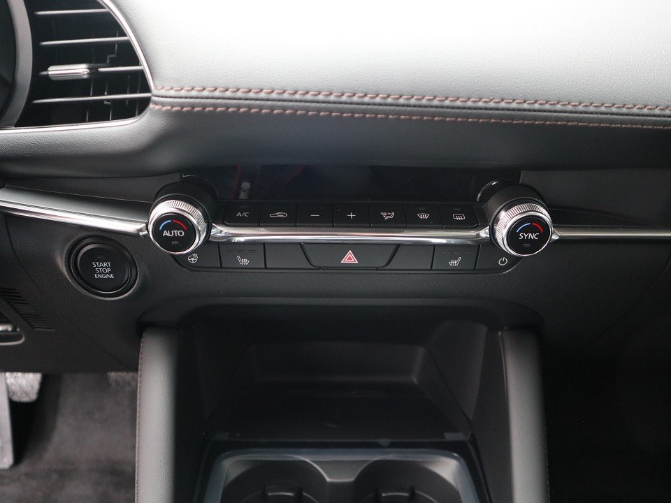 Fahrzeugabbildung Mazda 3 FB 2027 M-Hybrid G-140 Centre-Line *Aktion* NAVI ACAA Voll-LED SHZ HUD RFK