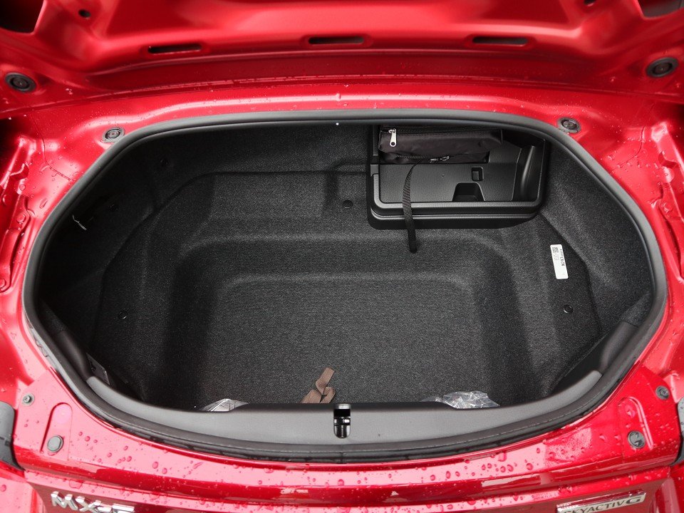 Fahrzeugabbildung Mazda MX-5 2027 RF RHT G-136 Exclusive-Line *Aktion* LEDER NAVI ACAA BOSE MATRIX RFK SHZ