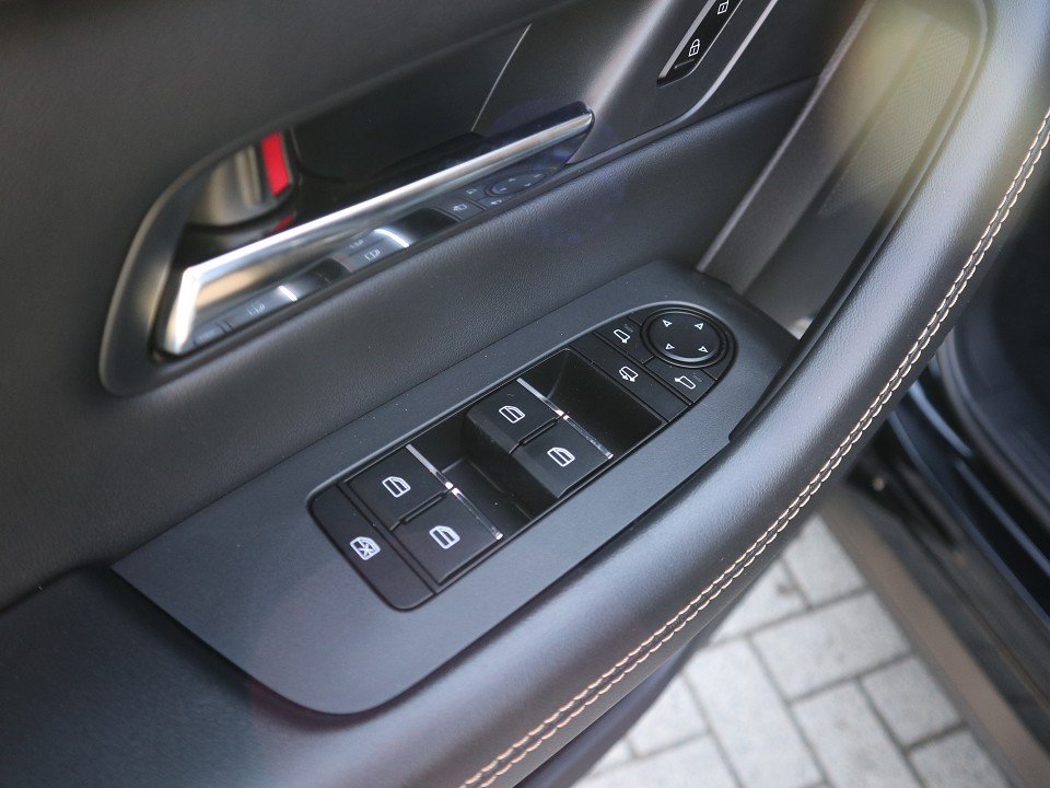 Fahrzeugabbildung Mazda CX-80 2026 PHEV AWD AT Exclusive-Line 7-Sitzer RFK EPH SHZ LHZ HUD