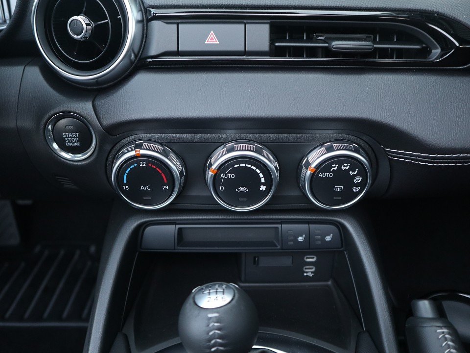 Fahrzeugabbildung Mazda MX-5 2027 G-136 Yakudo RECARO BILSTEIN NAVI ACAA RFK MATRIX