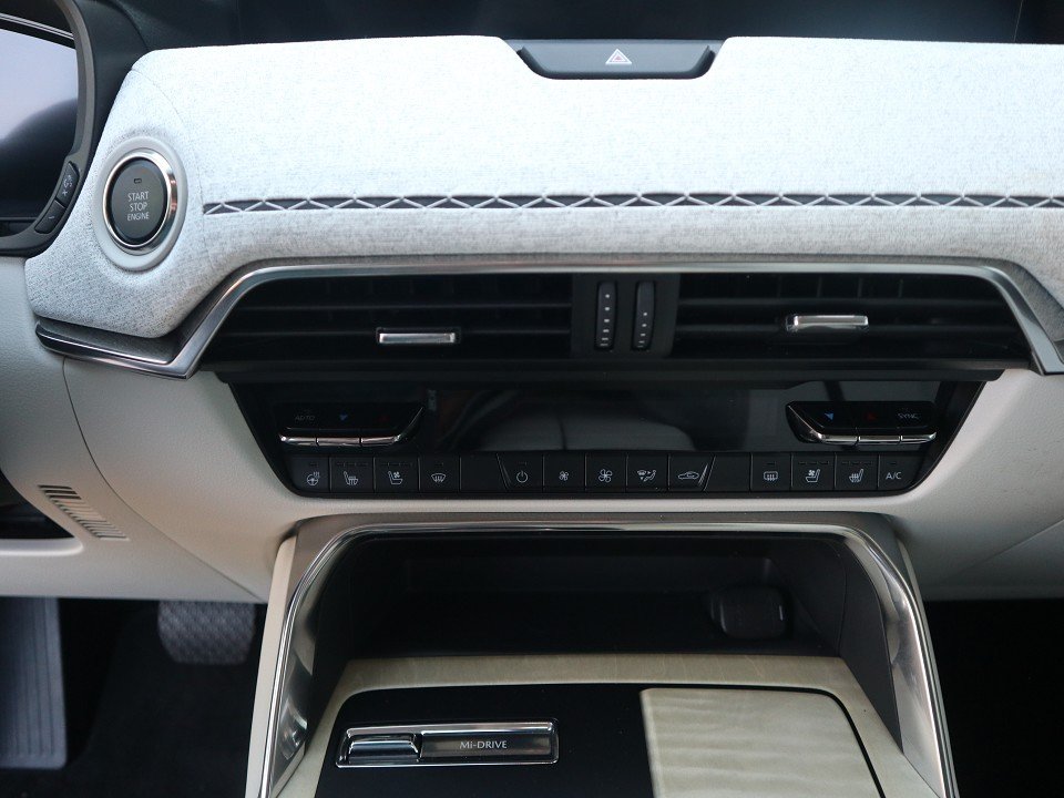 Fahrzeugabbildung Mazda CX-60 D-254 AWD AT Takumi PRE-COM-P CON-P DA-P PAN-P *Aktion* Leder el.Sitzv. 360° BOSE MATRIX