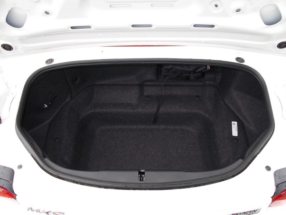 Fahrzeugabbildung Mazda MX-5 2027 G-136 Prime-Line *Aktion* ACAA Klima VOLL-LED SHZ 16Zoll Tempomat