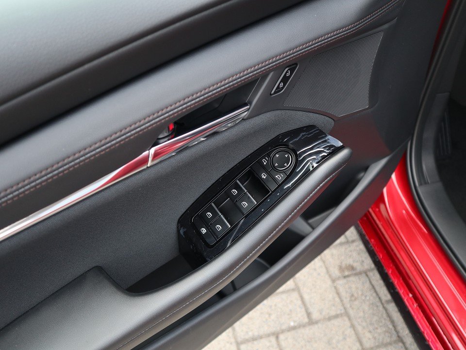 Fahrzeugabbildung Mazda 3 FB 2027 M-Hybrid G-140 Centre-Line *Aktion* NAVI ACAA Voll-LED SHZ HUD RFK
