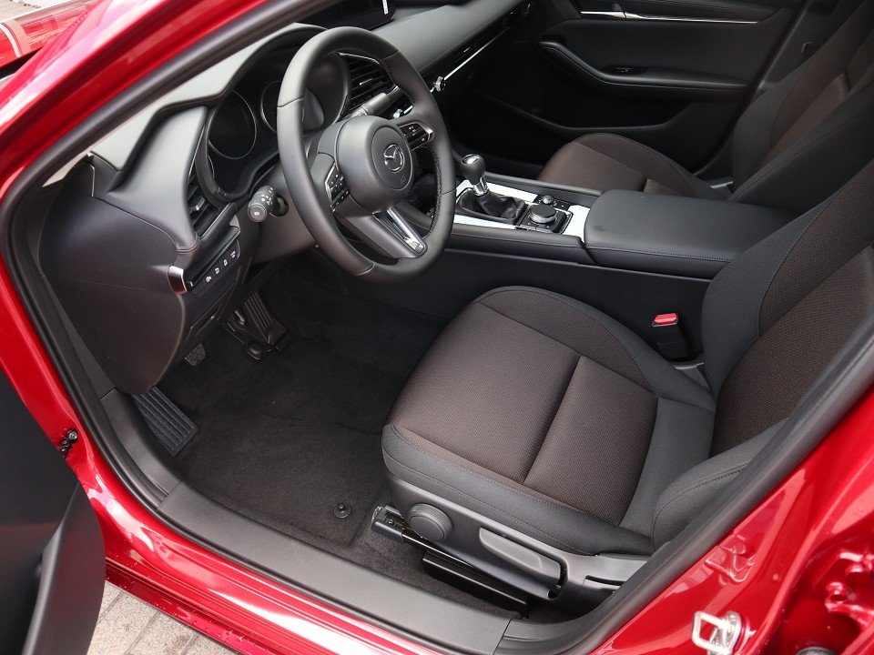 Fahrzeugabbildung Mazda 3 FB 2027 M-Hybrid G-140 Centre-Line *Aktion* NAVI ACAA Voll-LED SHZ HUD RFK