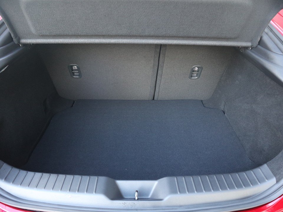 Fahrzeugabbildung Mazda 3 G-122 Selection LEDER ACT DES BOSE *Zubehör* Sportlich MATRIX 360° LogIn SHZ LHZ