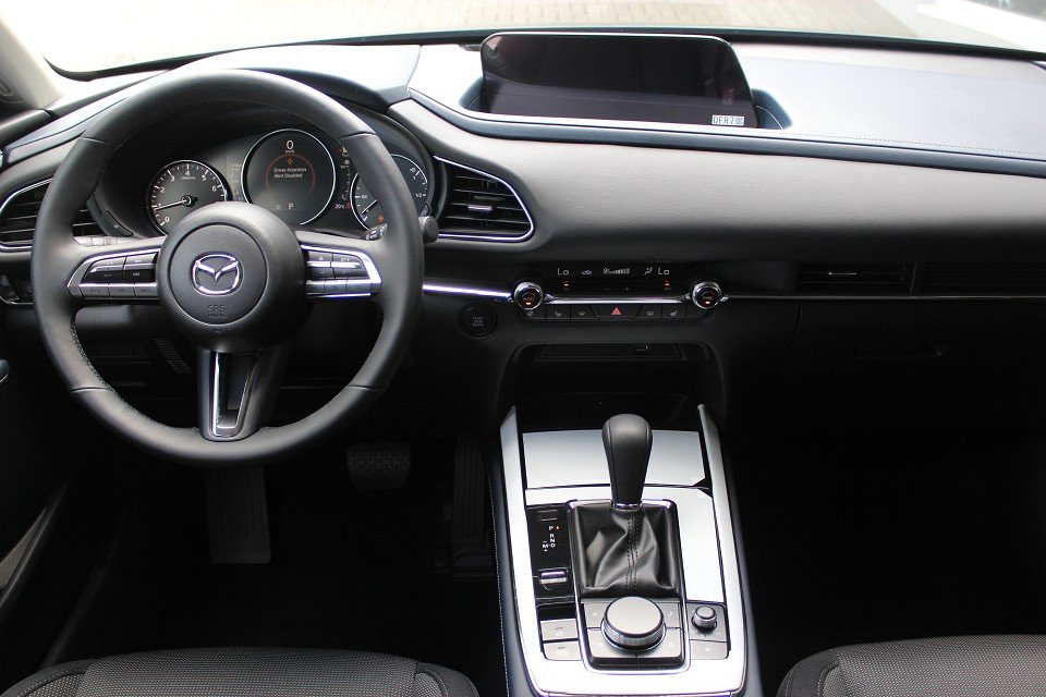 Fahrzeugabbildung Mazda CX-30 G-122 AT Selection DES-P *AHK* MATRIX RFK SHZ el.Heckklappe