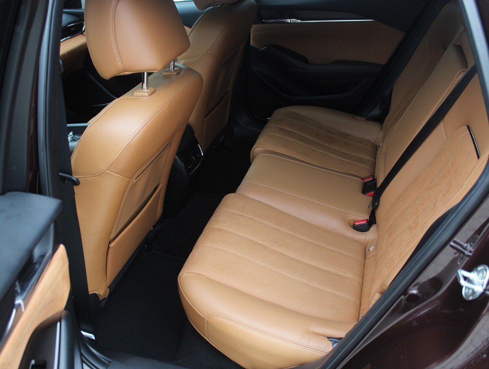 Fahrzeugabbildung Mazda 6 G-194 AT 20TH ANNIVERSARY GSD NAPPA el.Sitzv. 360° MATRIX BOSE HUD